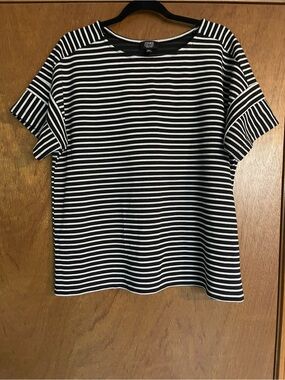 Jones New York Black and White Striped Short-Sleeve Knit Top